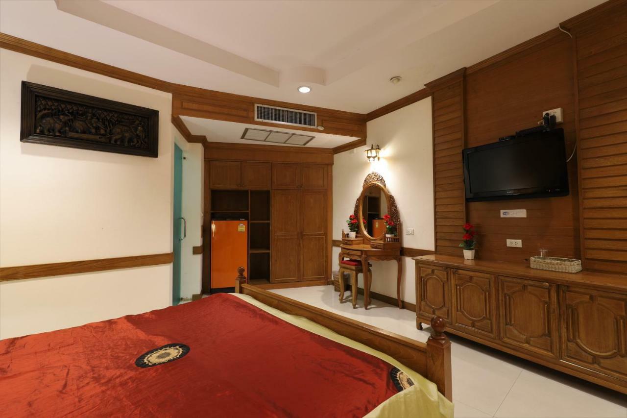 Right Spot Hotel Pattaya Exterior photo